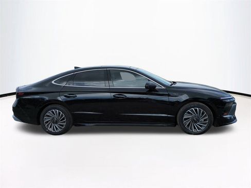 New 2025 Hyundai Sonata Limited image 4