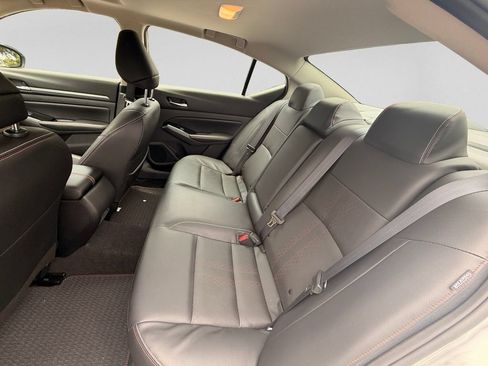 Used 2024 Nissan Altima 2.5 SR w/ SR Premium Package FWD image 28