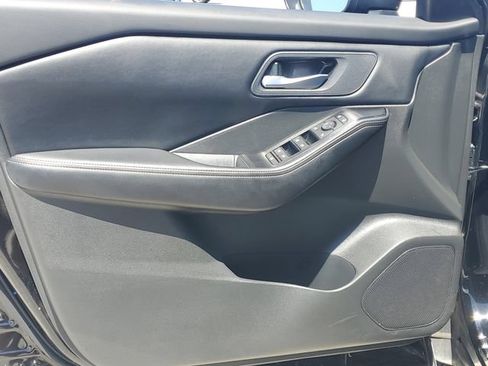 Used 2025 Nissan Rogue SV FWD image 25