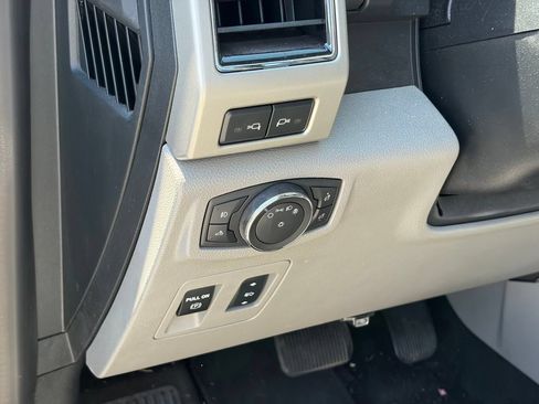 Used 2018 Ford F150 Lariat w/ Equipment Group 502A Luxury RWD image 7