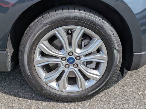 Used 2022 Ford Edge Titanium w/ Equipment Group 301A image 9