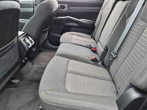 Used 2023 Kia Sorento LX FWD image 16