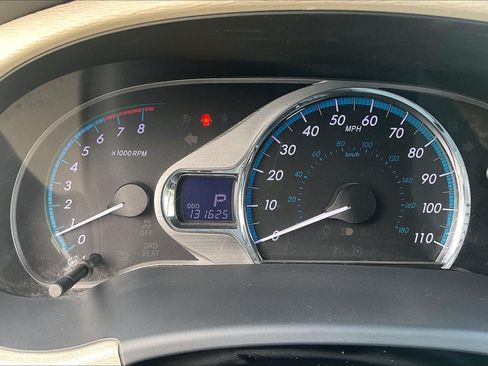 Used 2013 Toyota Sienna XLE w/ Premium Pkg FWD image 25