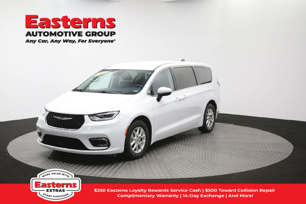 Used 2023 Chrysler Pacifica Touring-L FWD image 59