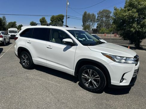 Used 2017 Toyota Highlander Plus FWD image 15