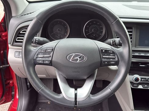 Used 2020 Hyundai Elantra Limited image 14