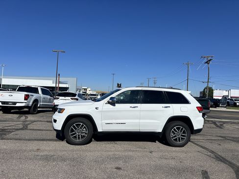 Used 2019 Jeep Grand Cherokee Limited AWD/4WD image 2