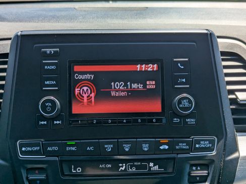 Used 2018 Honda Odyssey LX image 21