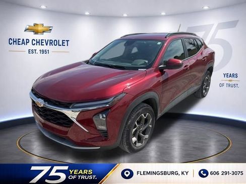 Used 2025 Chevrolet Trax LT w/ Driver Confidence Package FWD image 1