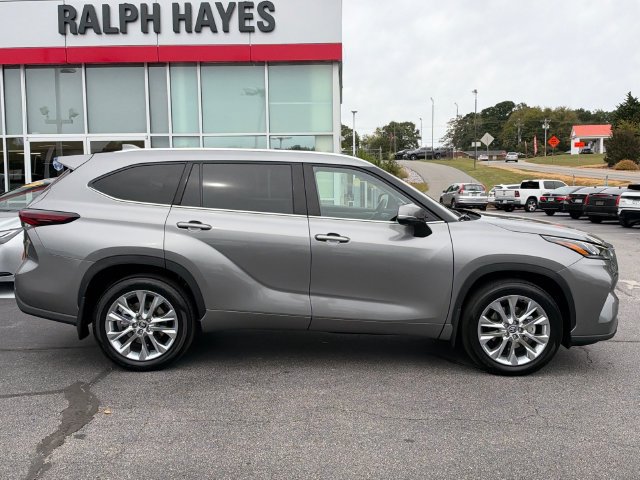 Used 2026 Toyota Highlander Limited AWD/4WD image 2