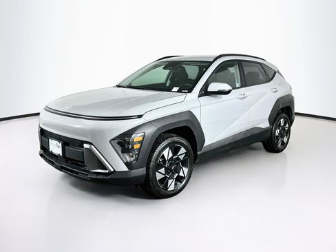 Used 2025 Hyundai Kona SEL AWD/4WD image 3
