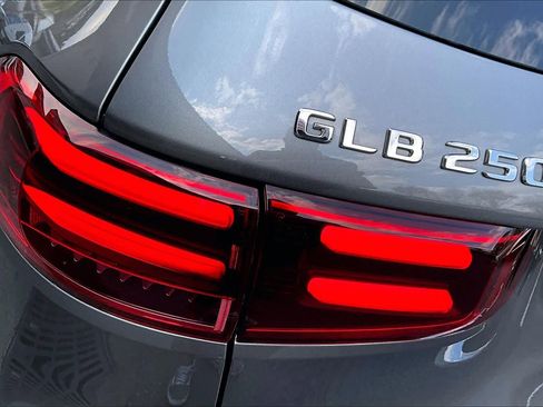 Used 2026 Mercedes-Benz GLB 250 4MATIC image 28