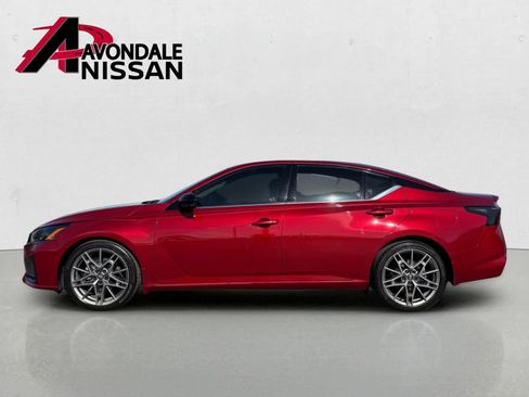 Certified 2024 Nissan Altima 2.0 SR FWD image 3