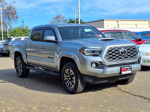 Used 2023 Toyota Tacoma TRD Sport image 3