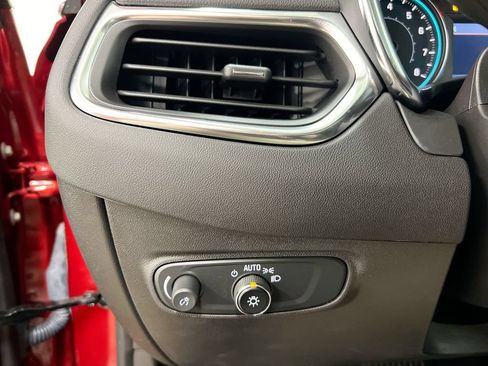 Used 2024 Chevrolet Equinox LT FWD image 17
