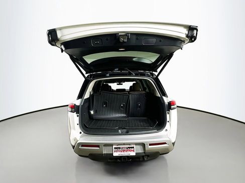 Used 2023 Nissan Pathfinder Platinum w/ Cargo Package AWD/4WD image 37