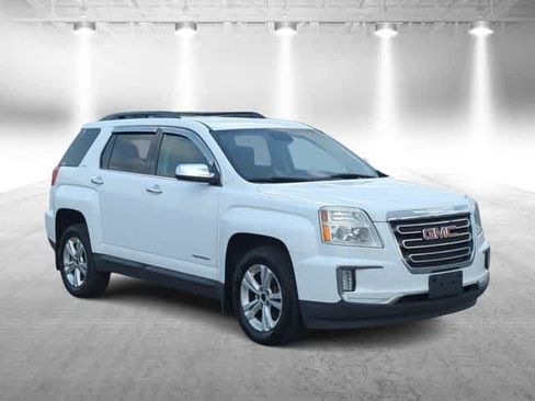 Used 2017 GMC Terrain SLE w/ Driver Alert Package I FWD image 2