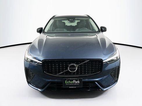 Used 2025 Volvo XC60 B5 Plus image 2