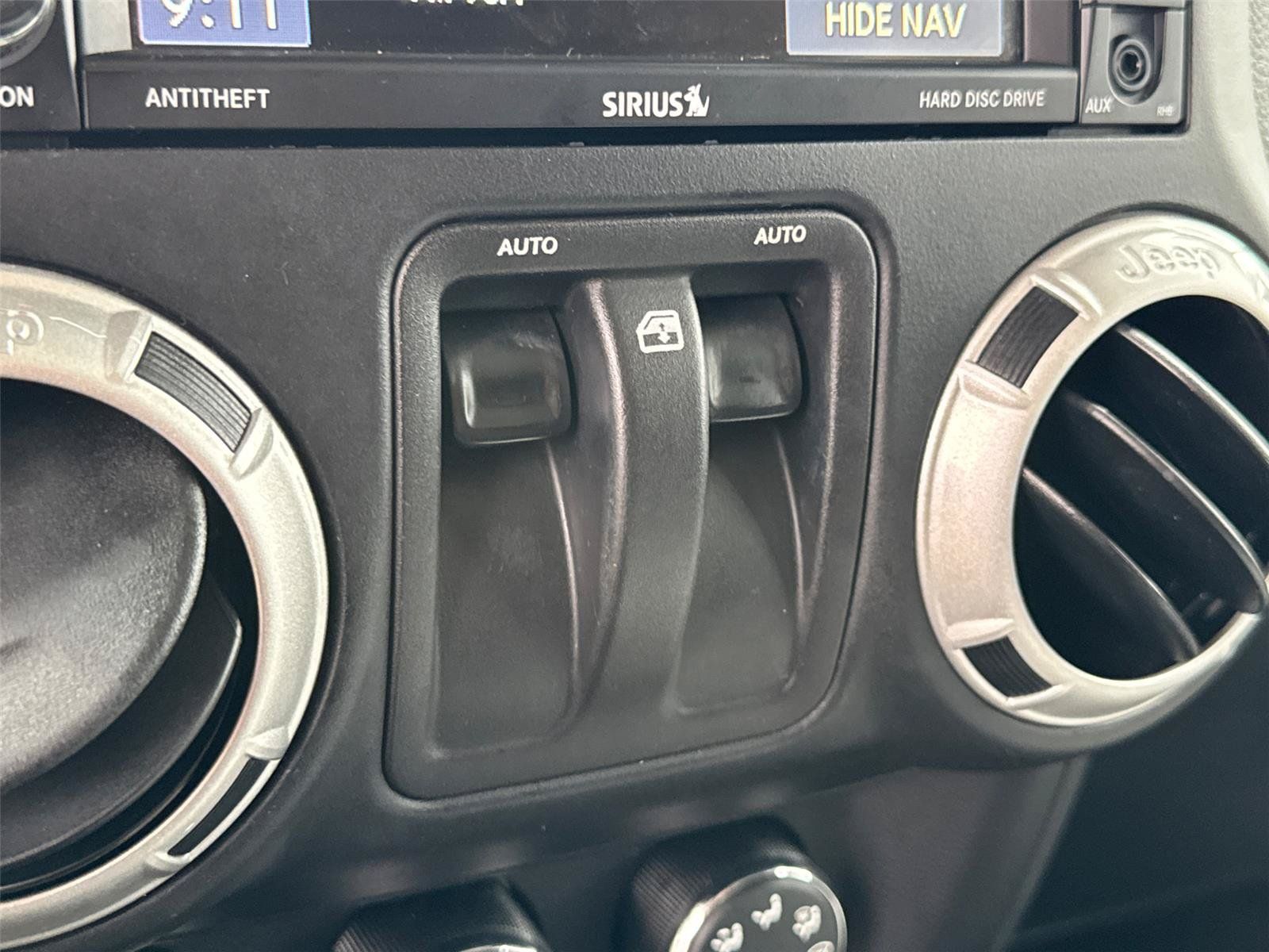 Used 2017 Jeep Wrangler Rubicon AWD/4WD image 30