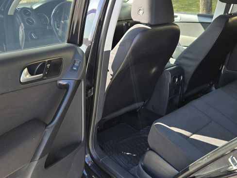 Used 2013 Volkswagen Tiguan S image 18