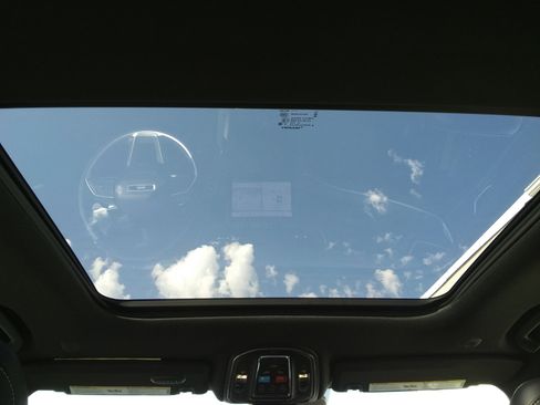 Used 2024 Jeep Grand Cherokee Limited image 13