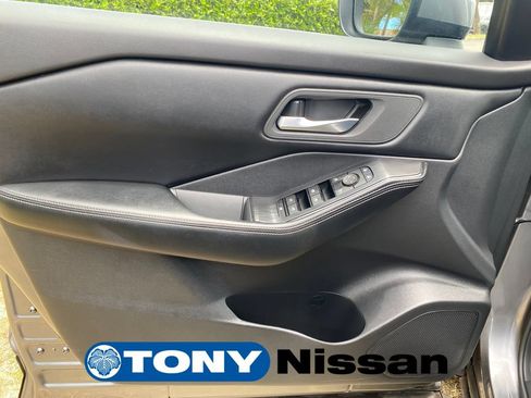 Used 2025 Nissan Rogue SV FWD image 13