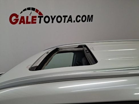 Used 2023 Toyota Highlander Bronze Edition AWD/4WD image 8