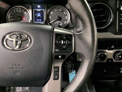 Used 2018 Toyota Tacoma SR5 AWD/4WD image 25