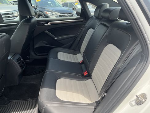 Used 2018 Volkswagen Passat GT FWD image 13
