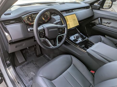 Used 2025 Land Rover Range Rover Sport SE image 16