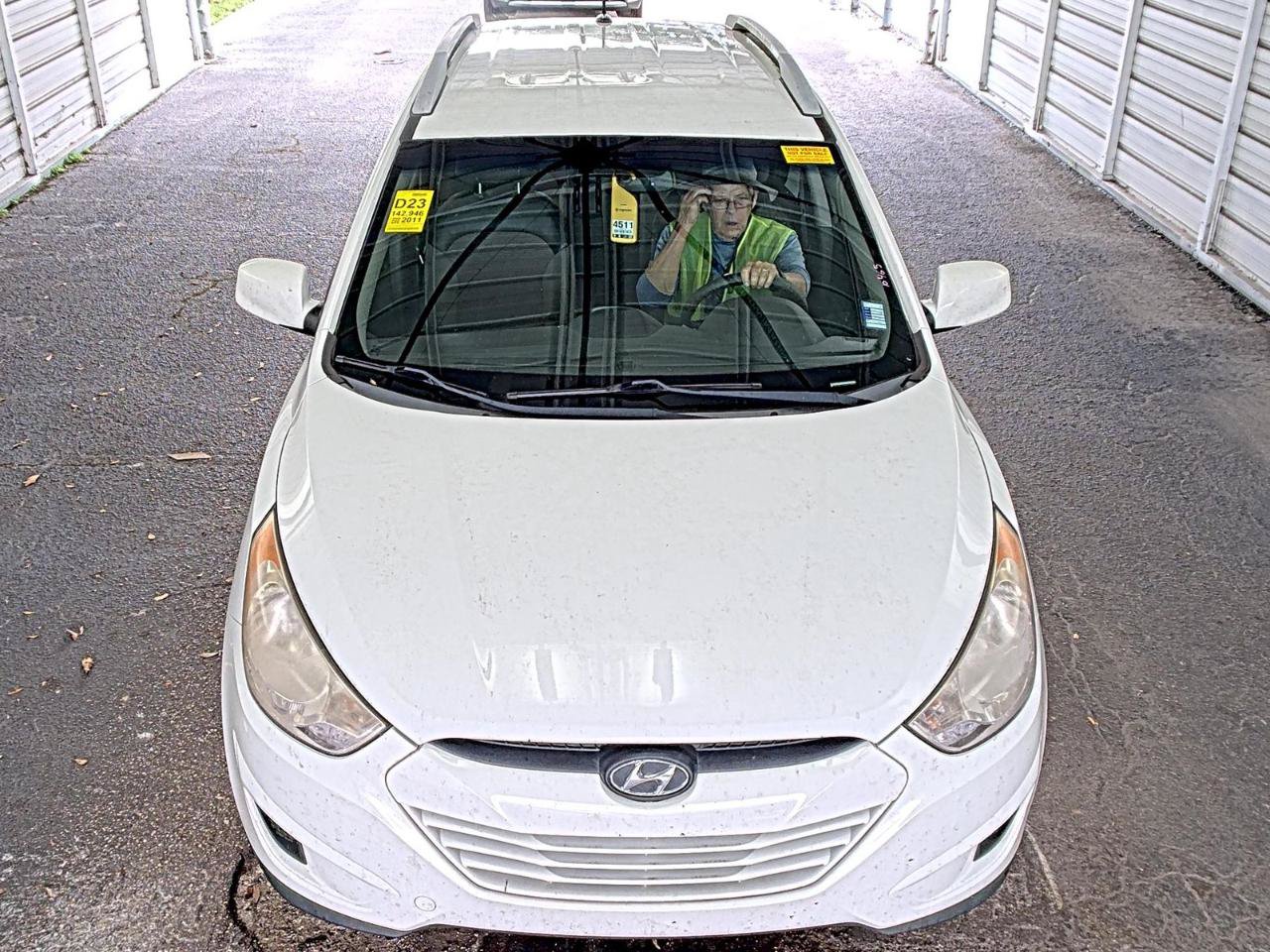 Used 2011 Hyundai Tucson GLS FWD image 2
