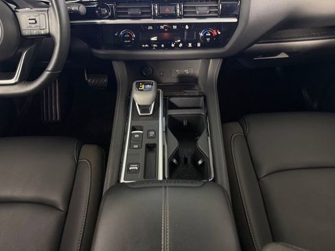 Used 2025 Nissan Pathfinder SL image 17