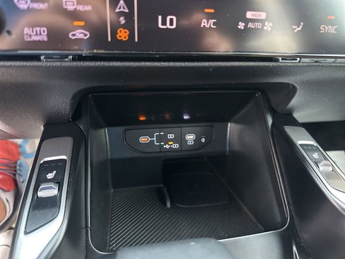 Used 2024 Kia Sorento S image 43