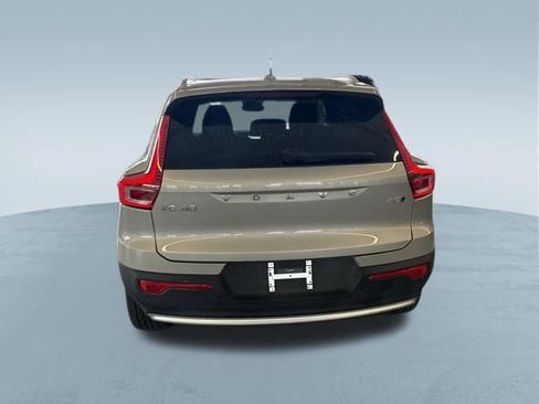 Used 2025 Volvo XC40 B5 Plus AWD/4WD image 7