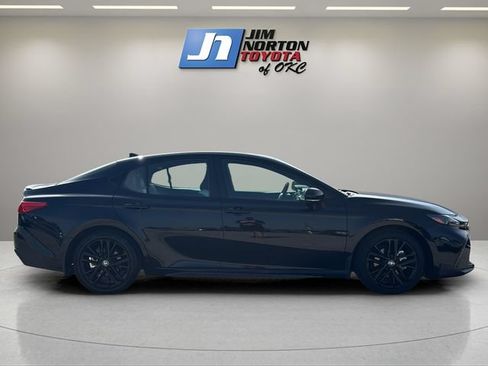 Used 2025 Toyota Camry SE w/ Convenience Package FWD image 4