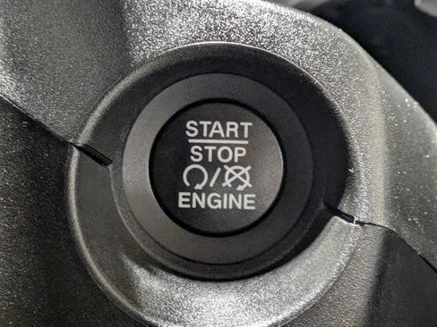 Used 2020 Jeep Compass Latitude FWD image 29