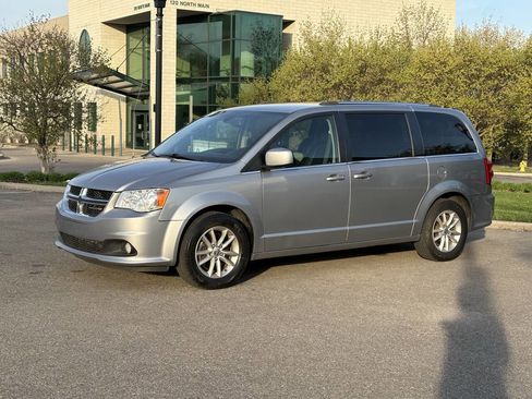 Used 2019 Dodge Grand Caravan SXT FWD image 1