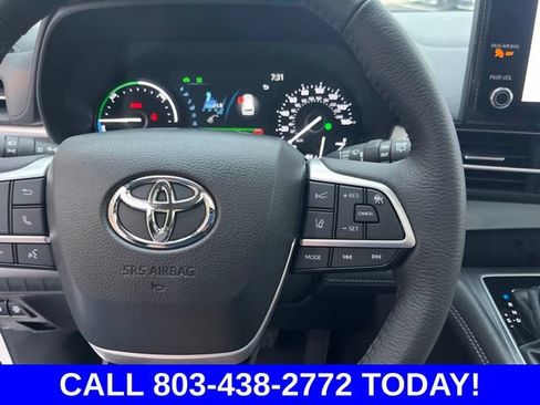 Used 2026 Toyota Sienna XLE FWD image 21