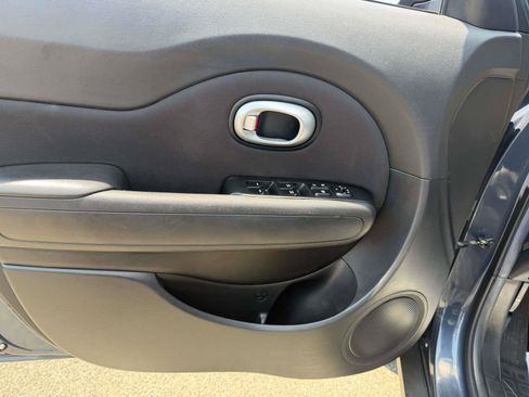 Used 2015 Kia Soul + FWD image 16