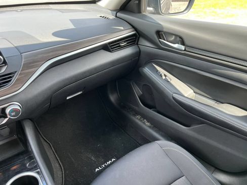 Used 2024 Nissan Altima 2.5 SV FWD image 27