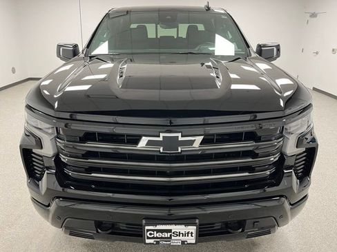 Used 2025 Chevrolet Silverado 1500 High Country w/ Midnight Edition AWD/4WD image 3