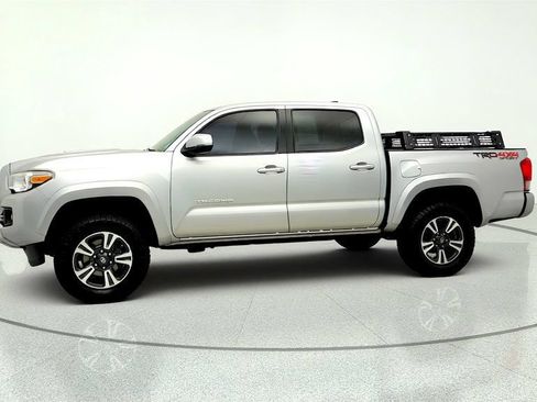 Used 2016 Toyota Tacoma TRD Sport w/ Towing Package AWD/4WD image 8