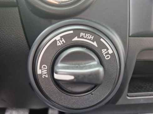 Used 2022 Nissan Titan SV w/ Accessory Utility Package image 18