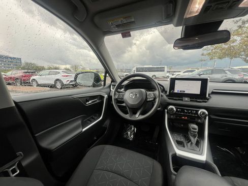 Used 2025 Toyota RAV4 XLE image 36