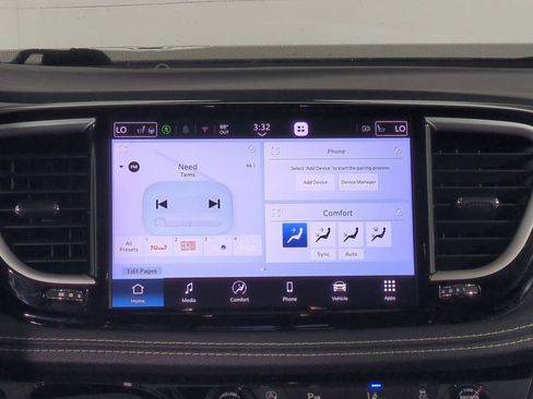 Used 2021 Chrysler Pacifica Touring-L w/ Uconnect Theater Family Group FWD image 22