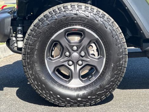 Used 2022 Jeep Gladiator Rubicon w/ Trailer Tow Package AWD/4WD image 27