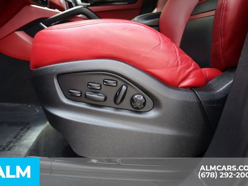 Used 2023 Porsche Cayenne Turbo AWD/4WD image 14