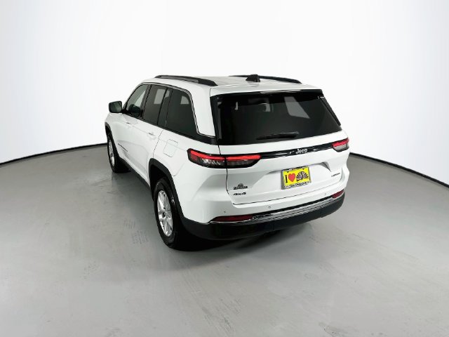 Used 2023 Jeep Grand Cherokee Laredo X AWD/4WD image 7