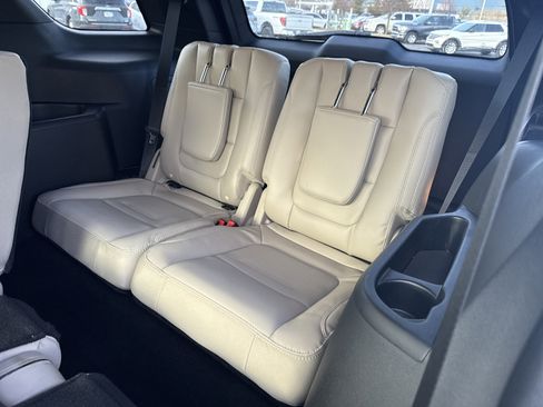 Used 2018 Ford Explorer XLT w/ Equipment Group 202A image 13