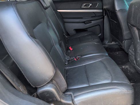 Used 2018 Ford Explorer XLT w/ Equipment Group 202A FWD image 36